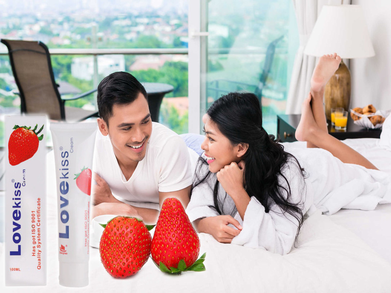 gel-boi-tron-love-kiss-huong-dau-100ml-7